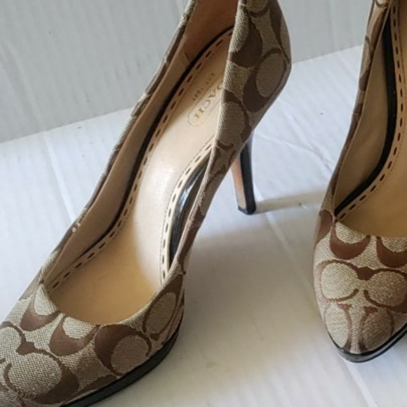 Signature C Monogram Khaki High Heels. 8.5 - Picture 4 of 9
